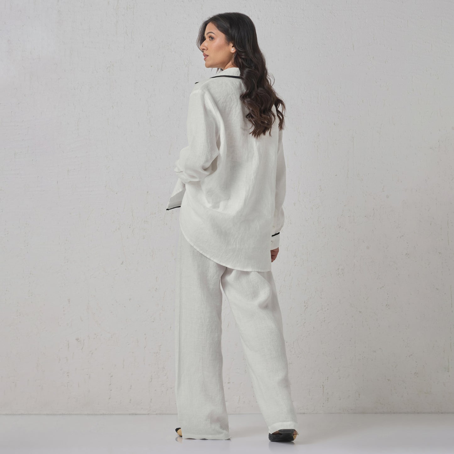 The Signature Contrast Stitch Linen Shirt - White (Long Sleeves)