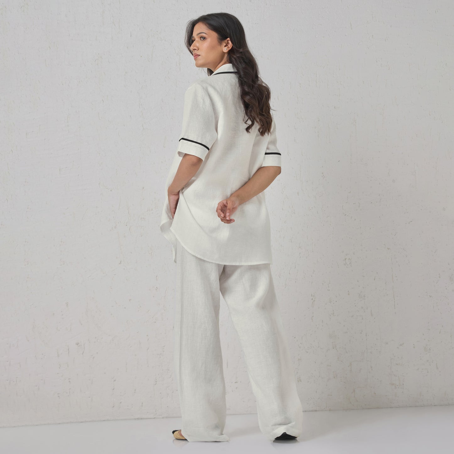 The Signature Contrast Stitch Linen Shirt - White (Short Sleeves)