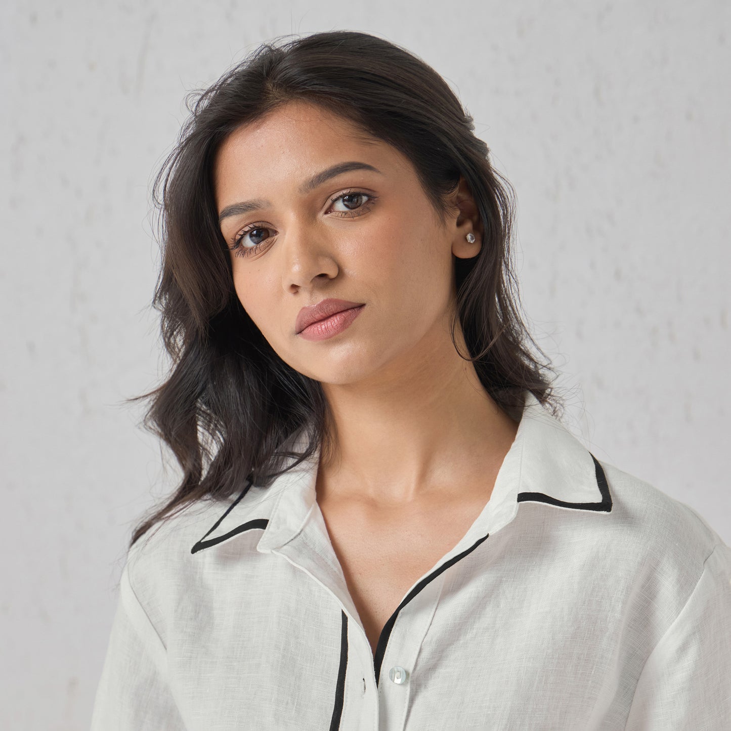 The Signature Contrast Stitch Linen Shirt - White (Long Sleeves)