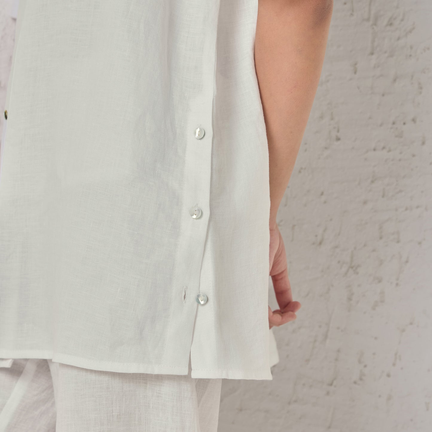 The Signature Contrast Stitch Linen Shirt - White (Short Sleeves)
