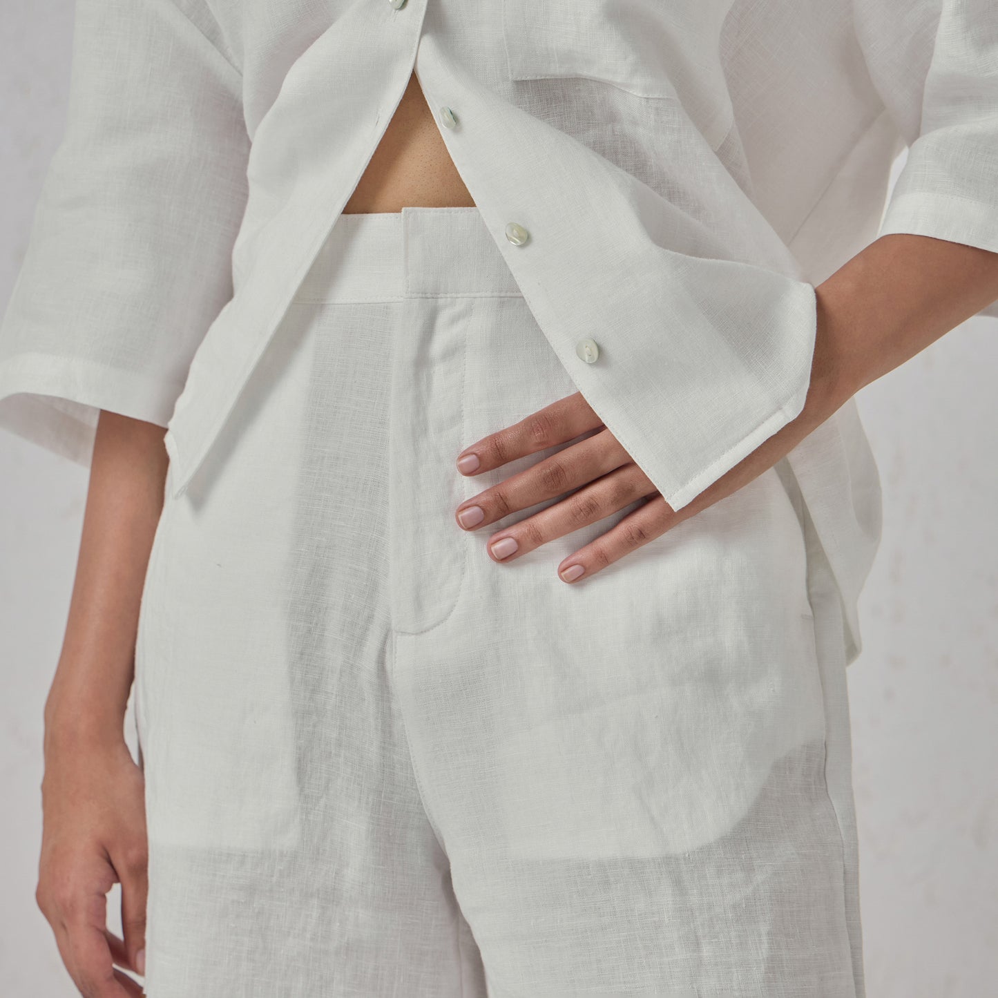 The Classic Tailored Linen Bermuda Shorts White