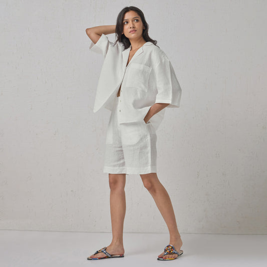 The Classic Tailored Linen Bermuda Shorts White