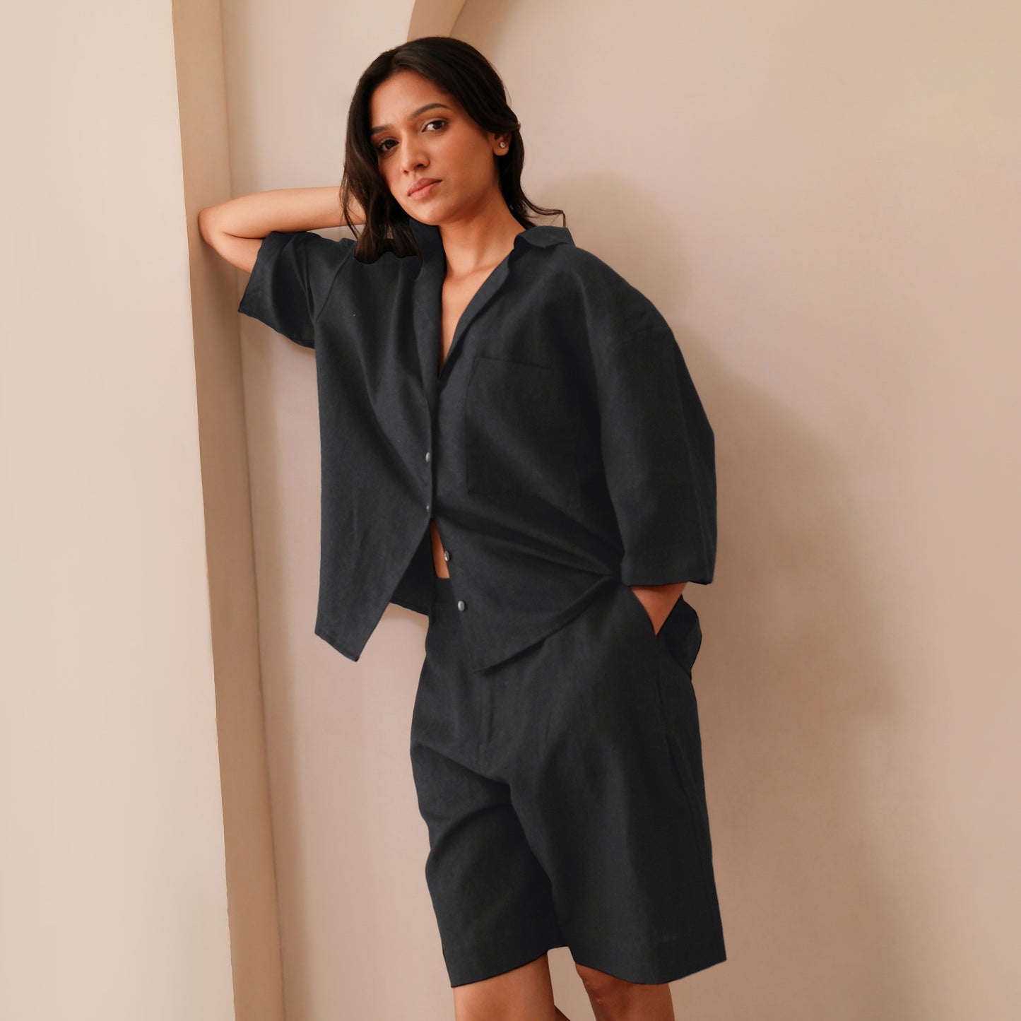 The Boxy Linen Shirt Black