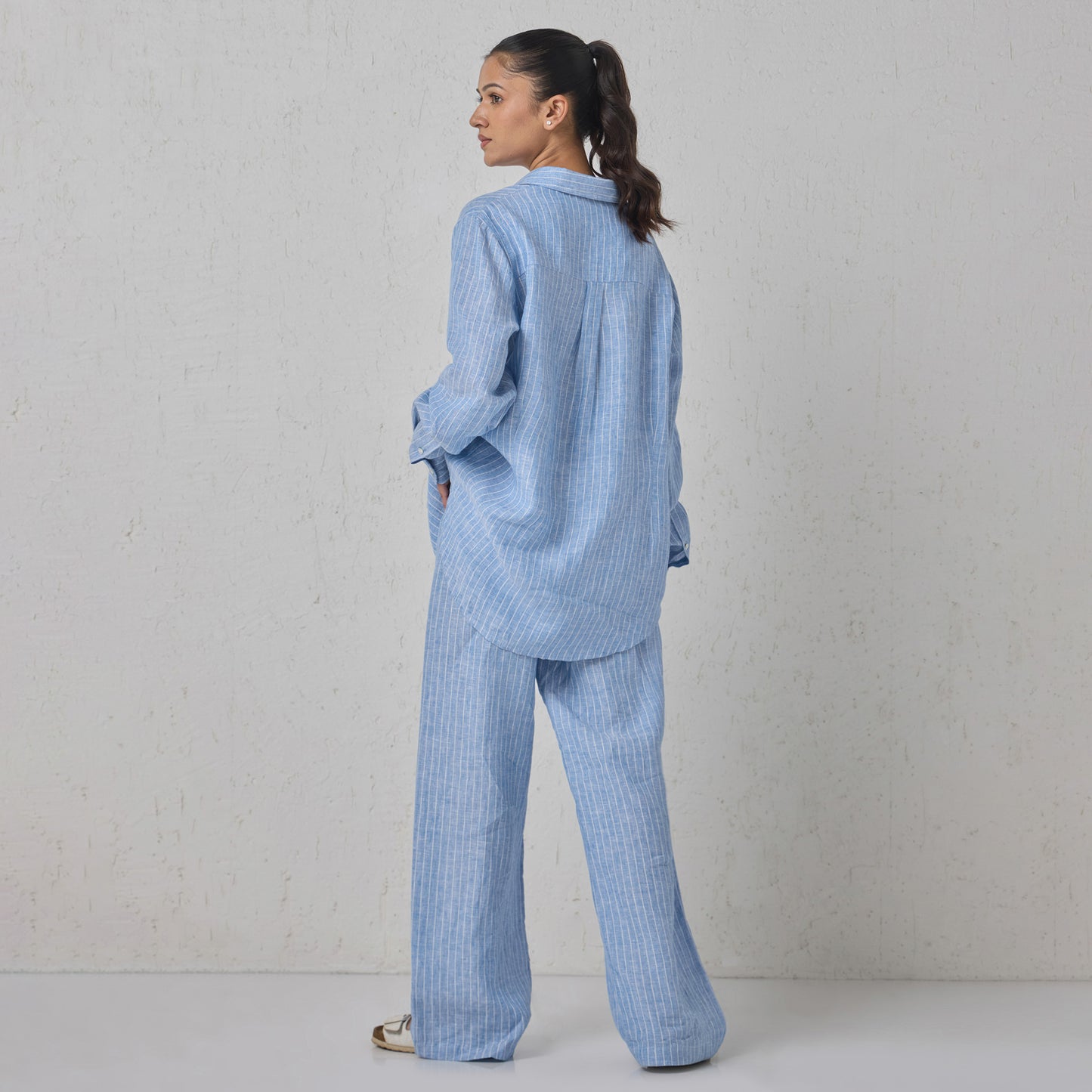 The Boyfriend Linen Shirt Blue & White